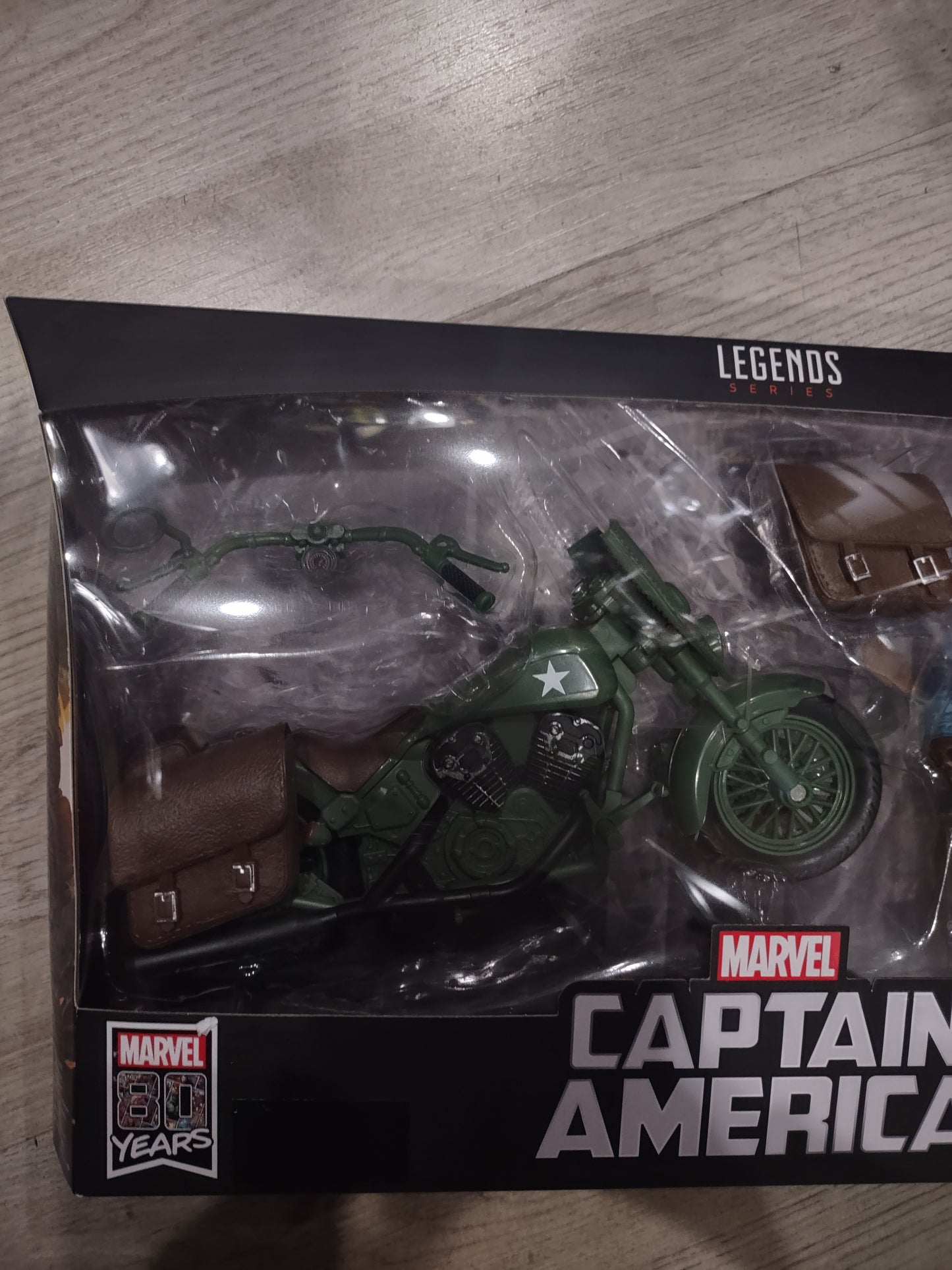 Action figure Marvel Legends captain America con moto 80 years