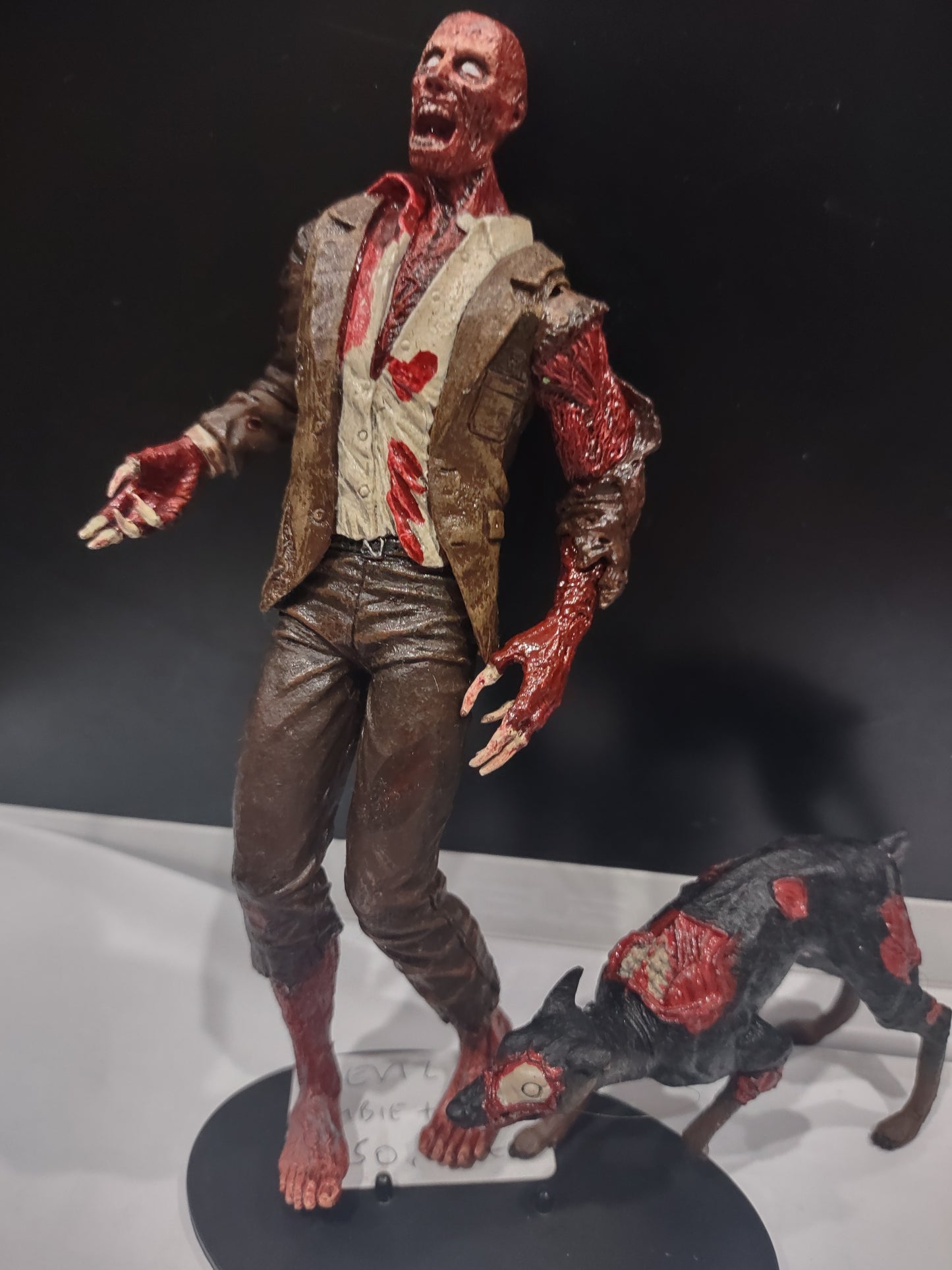 Action figure Resident evil capcom zombie and dog