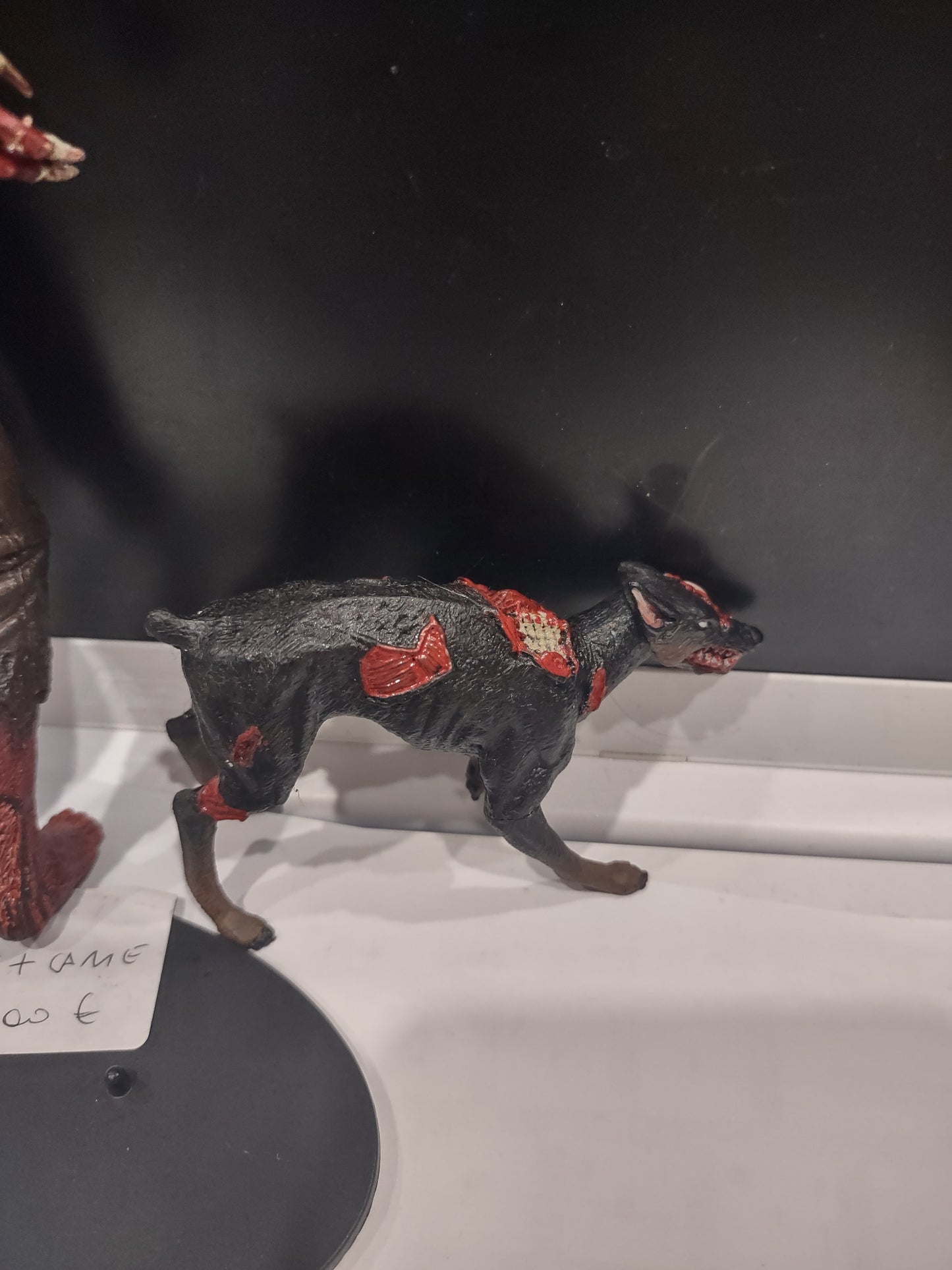 Action figure Resident evil capcom zombie and dog
