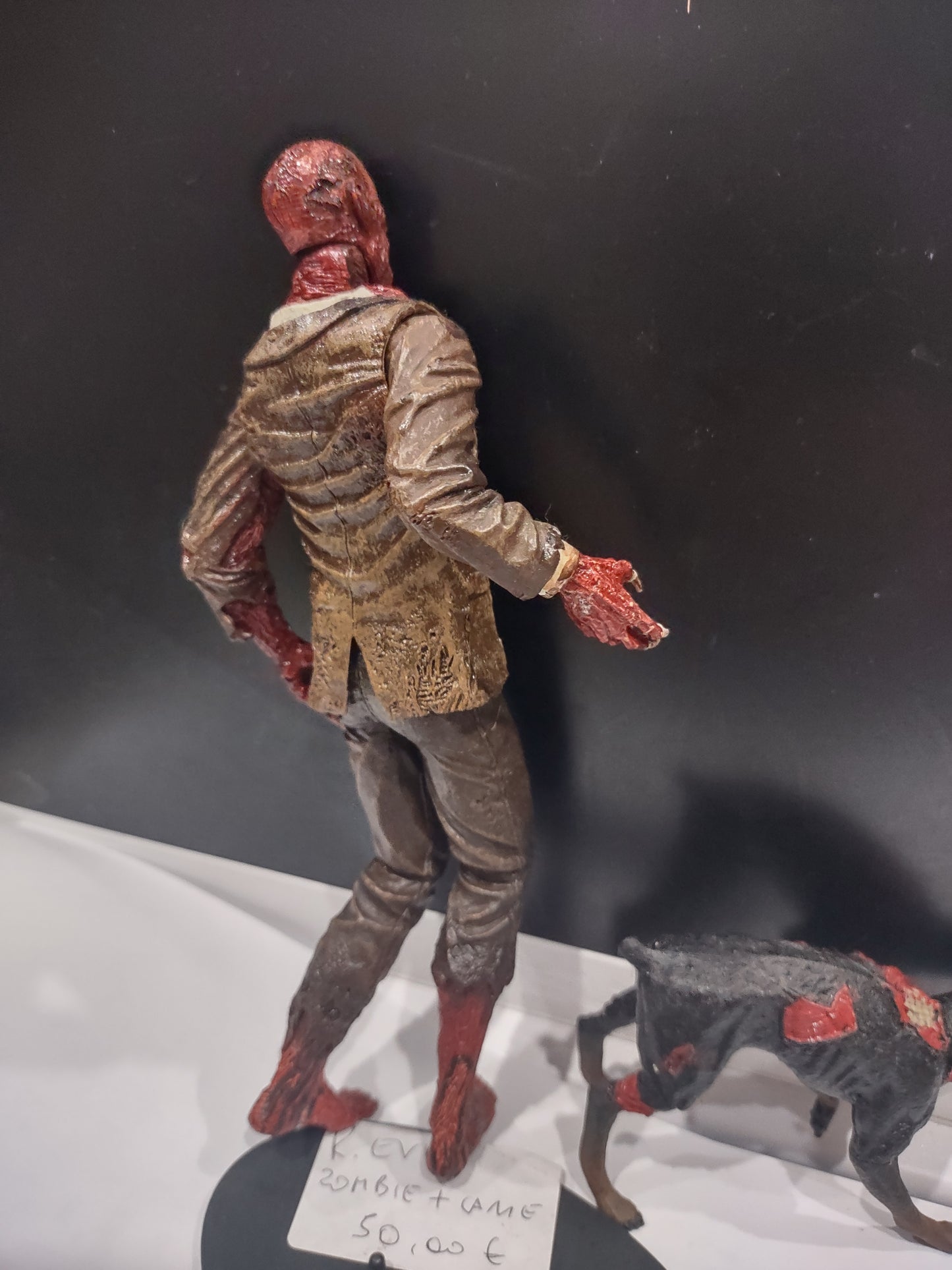 Action figure Resident evil capcom zombie and dog