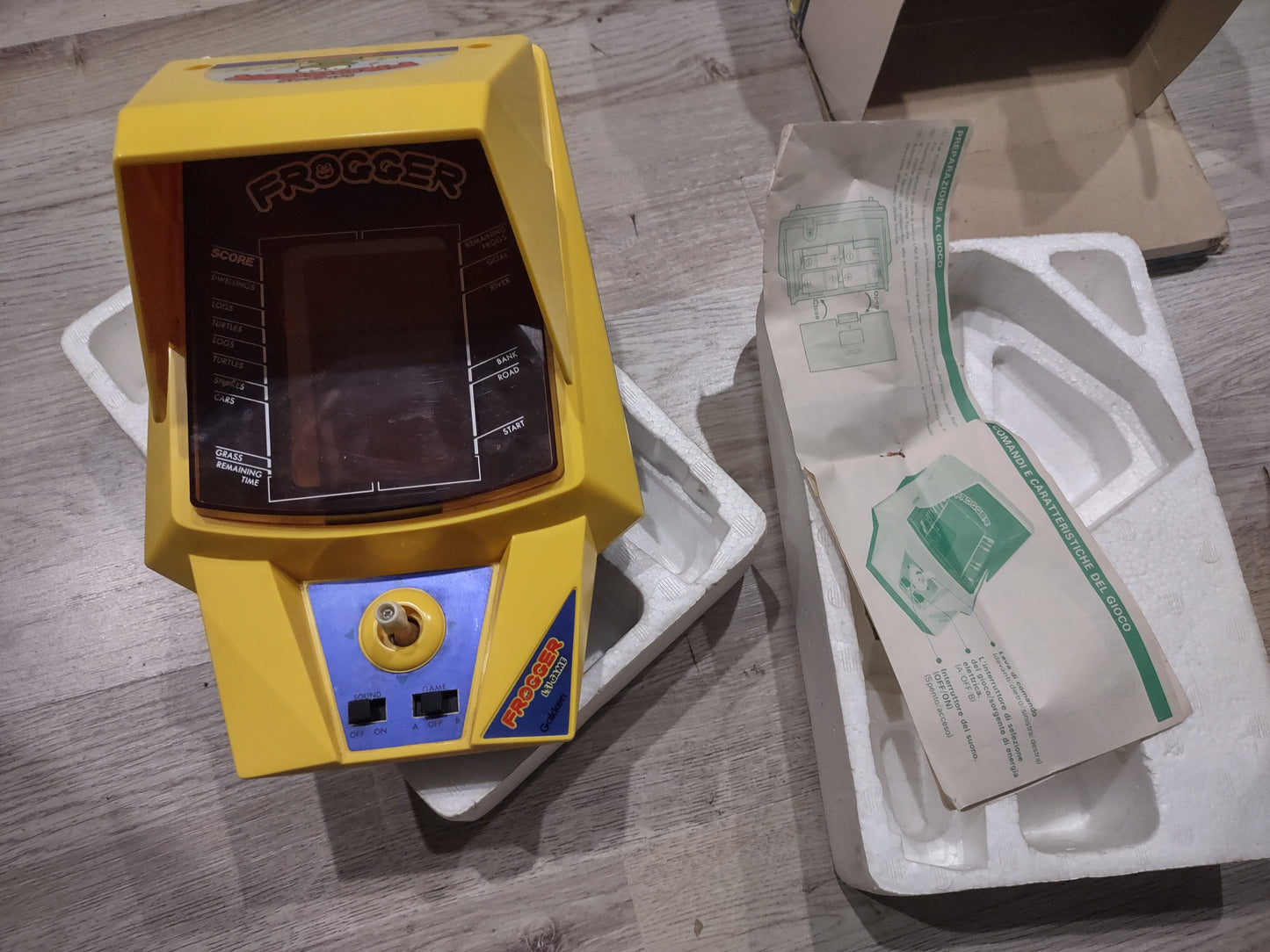 Gioco elettronico gakken frogger cabinato electronic game konami lsi