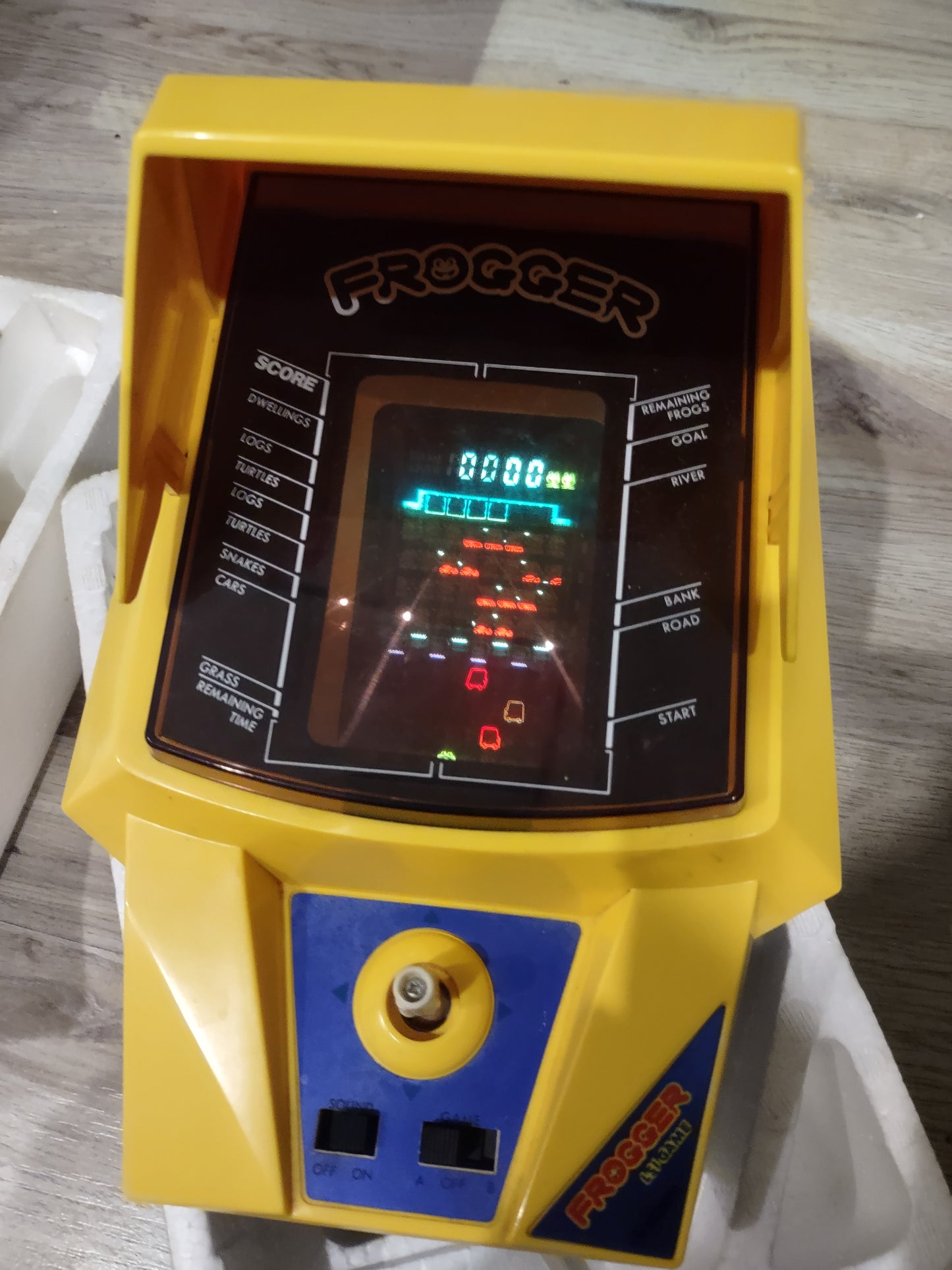 Gioco elettronico gakken frogger cabinato electronic game konami lsi