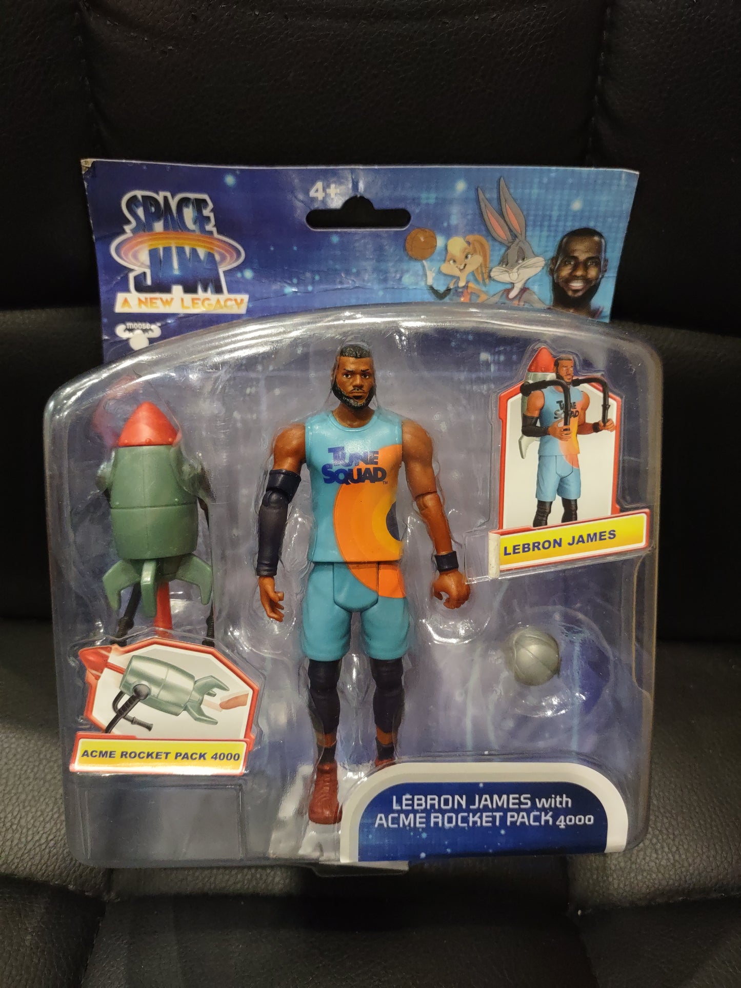 Action figure space jam a new Legacy LeBron James with acme Rocket pack 4000