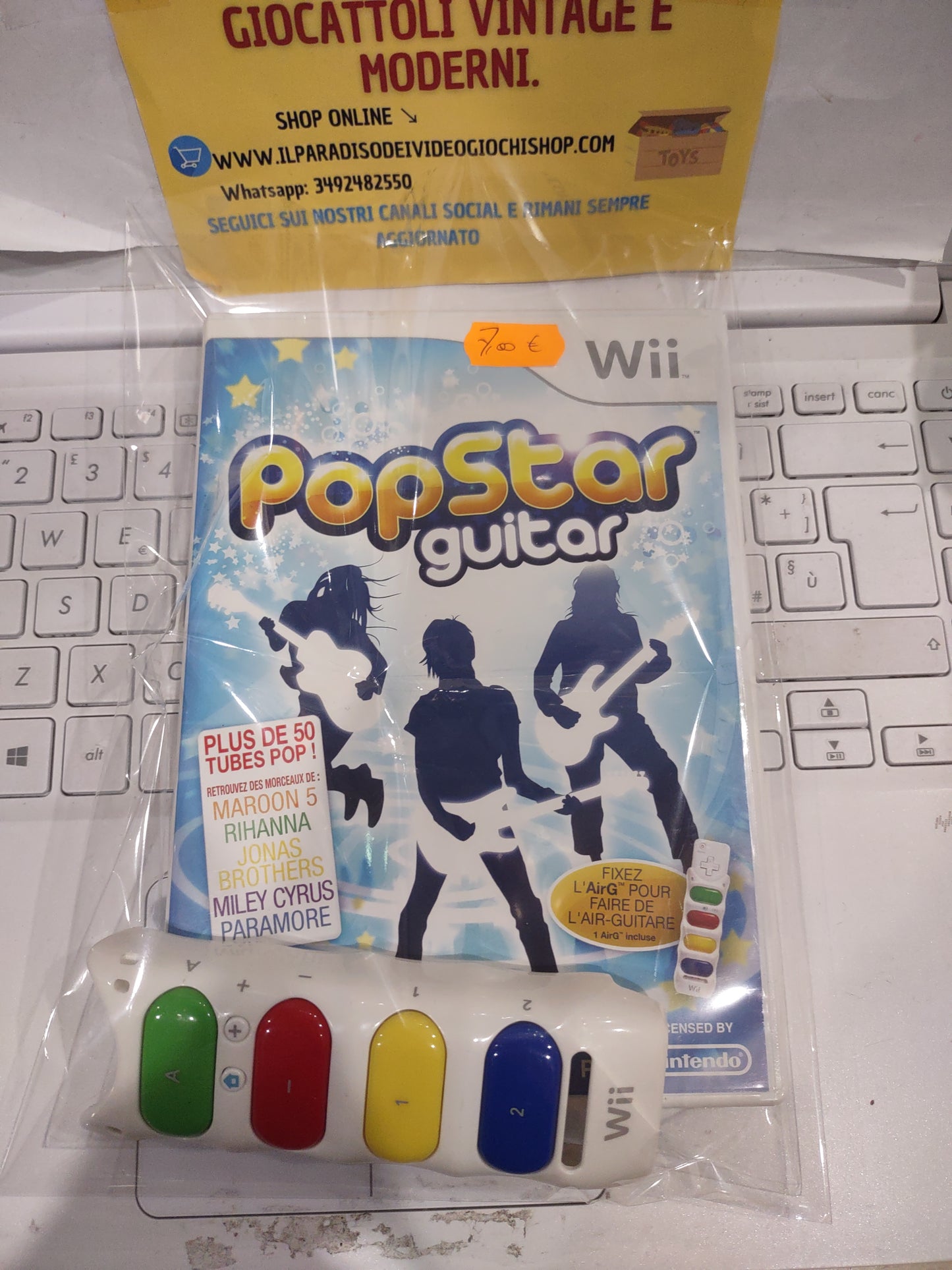 Gioco Nintendo Wii con accessorio popstar Guitar