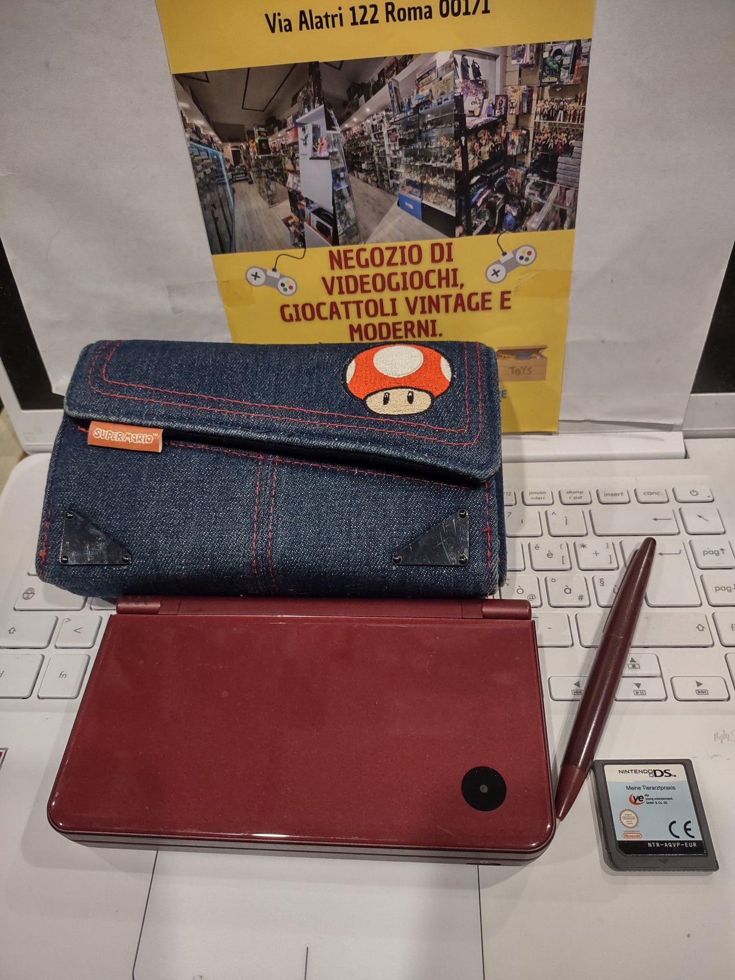 Console Nintendo DSi bordeaux con gioco custodia