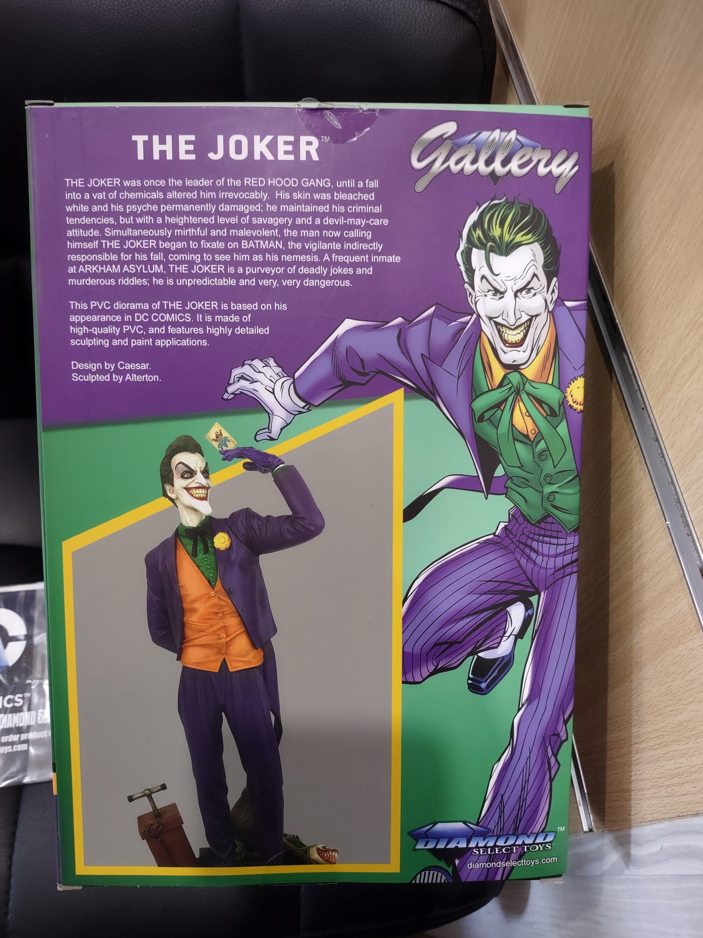 Action figure statua the joker DC comics gallery diamond select Toys