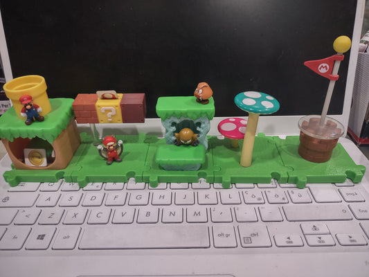 Action figures world of Nintendo microland Super Mario Bros diorama