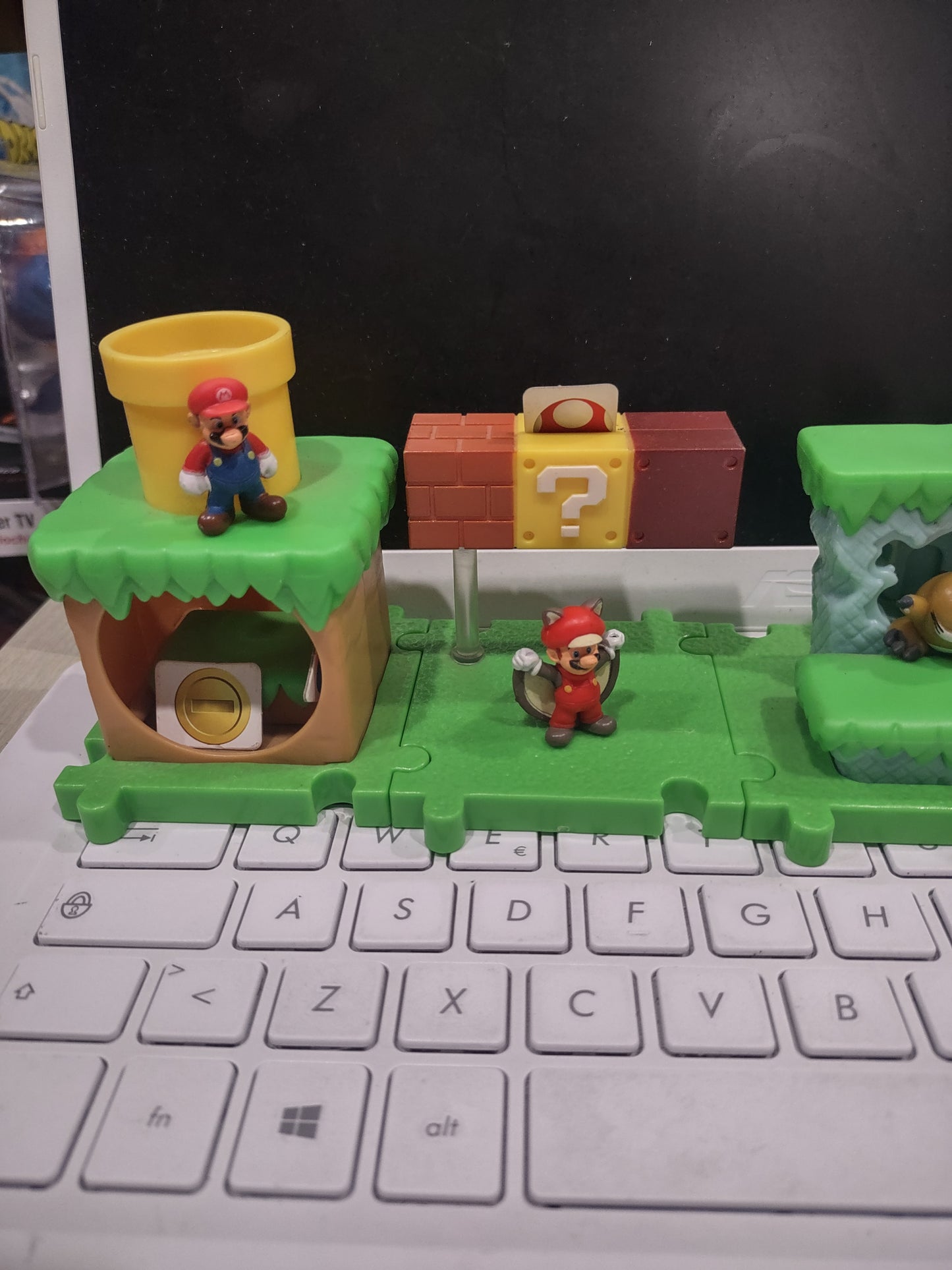 Action figures world of Nintendo microland Super Mario Bros diorama