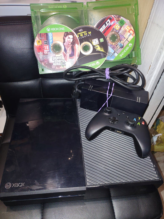 Console Xbox One Microsoft 500 GB + tre giochi