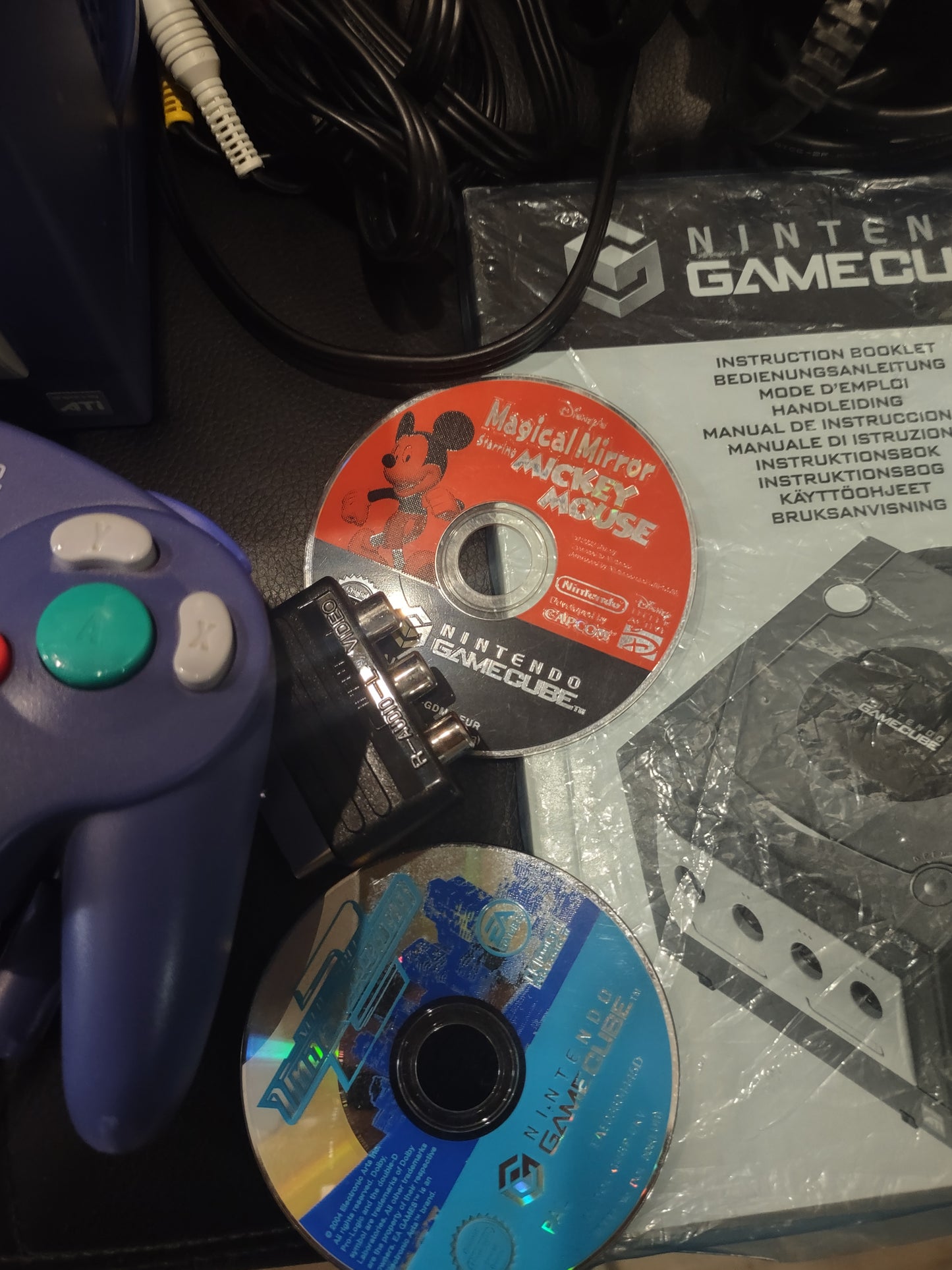 Console Nintendo GameCube con scatola giochi Viola