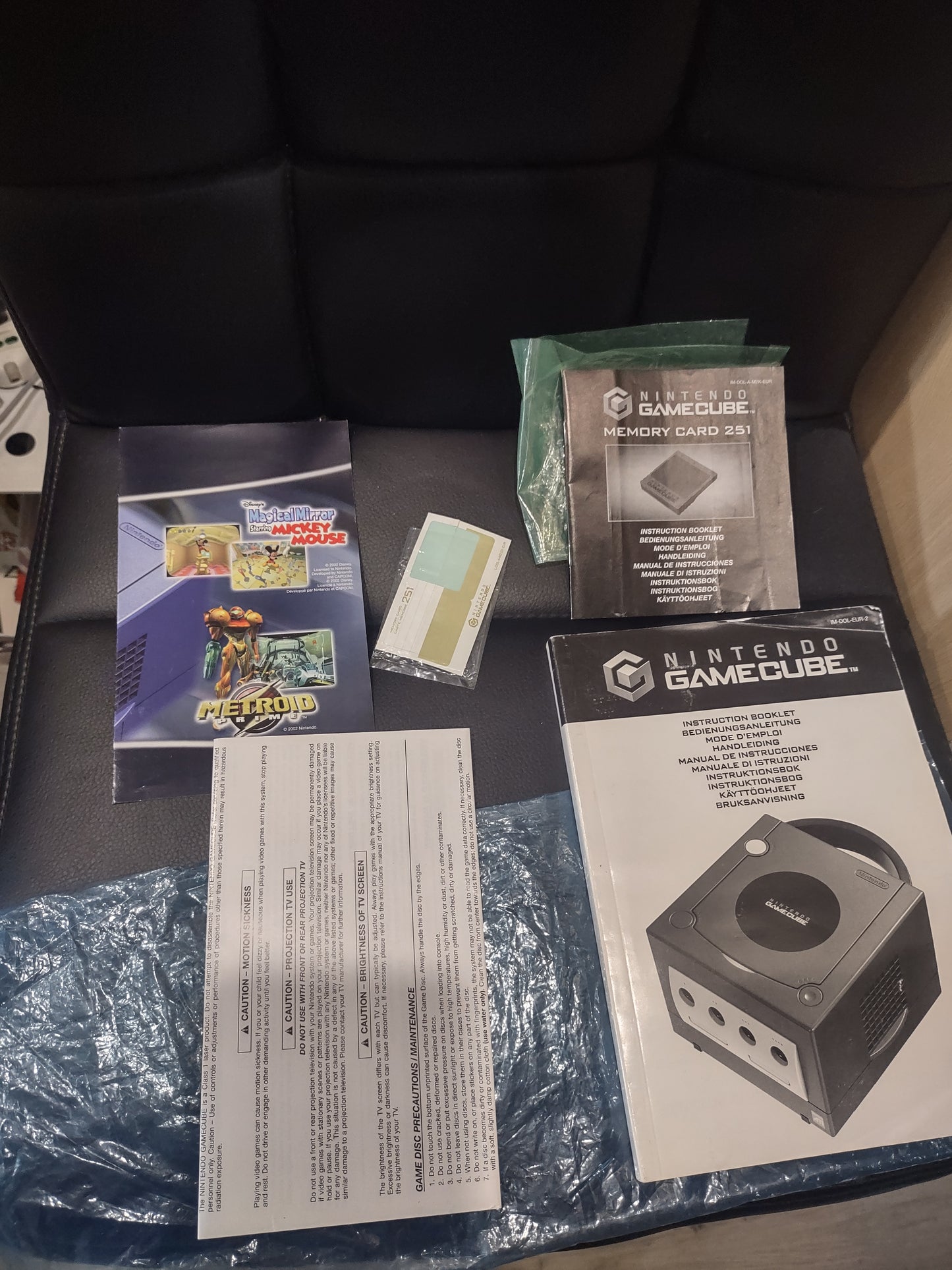 Console Nintendo GameCube con scatola giochi Viola